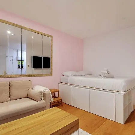 * Cozy & Renovated Studio In * *