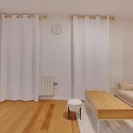 * Cozy & Renovated Studio In * * Paříž